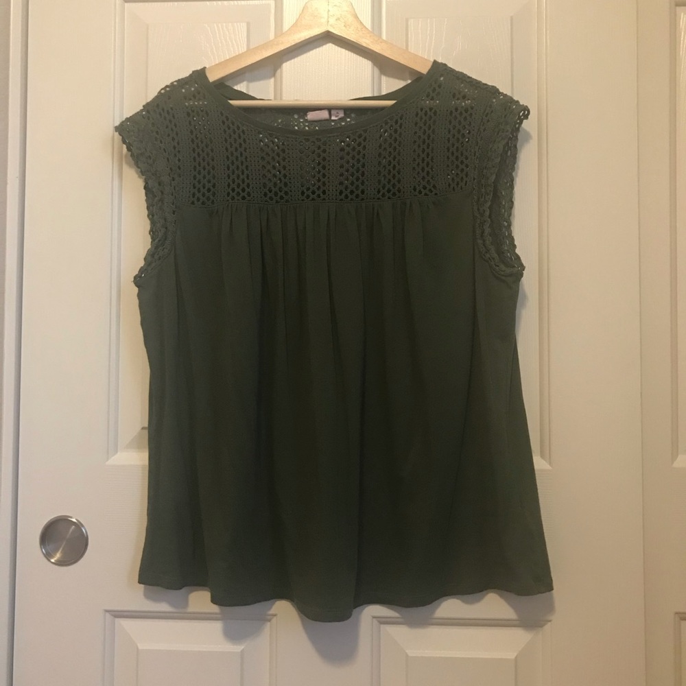 GAP T-Shirt With Crochet Details. XL